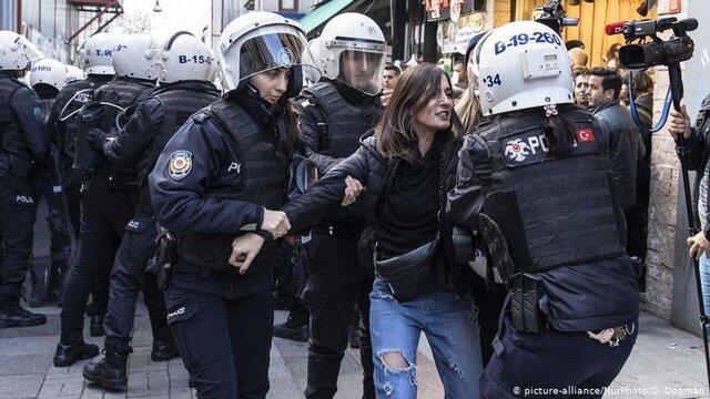 حمله پلیس ترکیه به تجمع زنان در استانبول