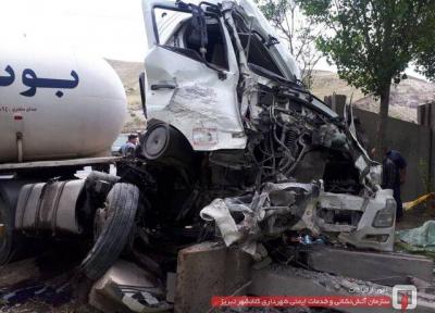 برخورد تانکر گاز مایع با دیوار بتنی پارک صائب تبریزی، موجب مرگ راننده شد
