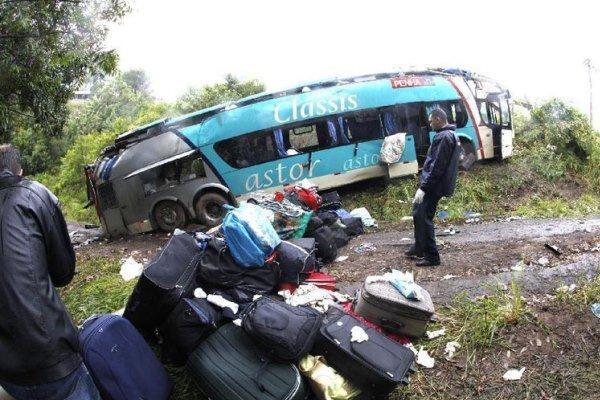 سقوط یک دستگاه اتوبوس از روی پل در برزیل، 40 تن کشته و زخمی شدند