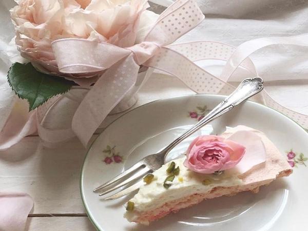 طرز تهیه کیک گل محمدی نرم و پف مثل قنادی با 30 نکته حرفه ای طرز تهیه کیک گل محمدی نرم و پف مثل قنادی با 30 نکته حرفه ای